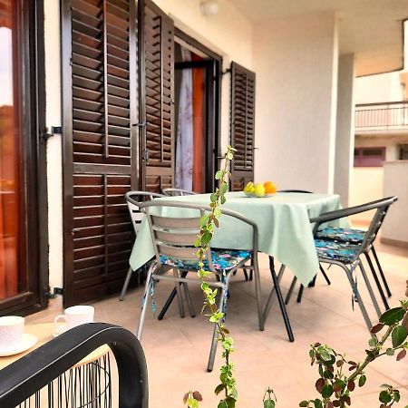 Lovely 3-Bedroom Apartment With Breathtaking View Dugi Rat Exterior foto