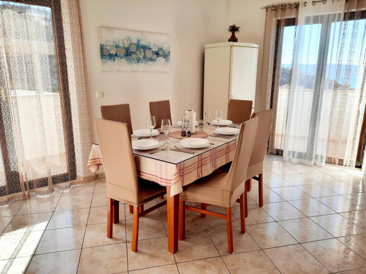Lovely 3-Bedroom Apartment With Breathtaking View Dugi Rat Exterior foto