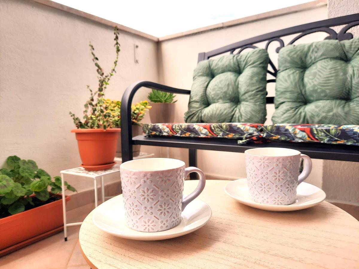 Lovely 3-Bedroom Apartment With Breathtaking View Dugi Rat Exterior foto
